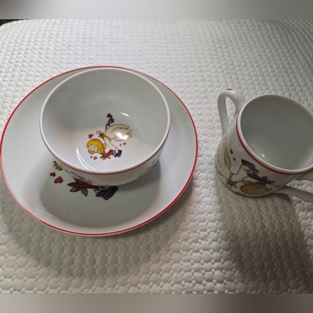 Charming Children's Dinnerware 3 piece Set by VISTA ALEGRE